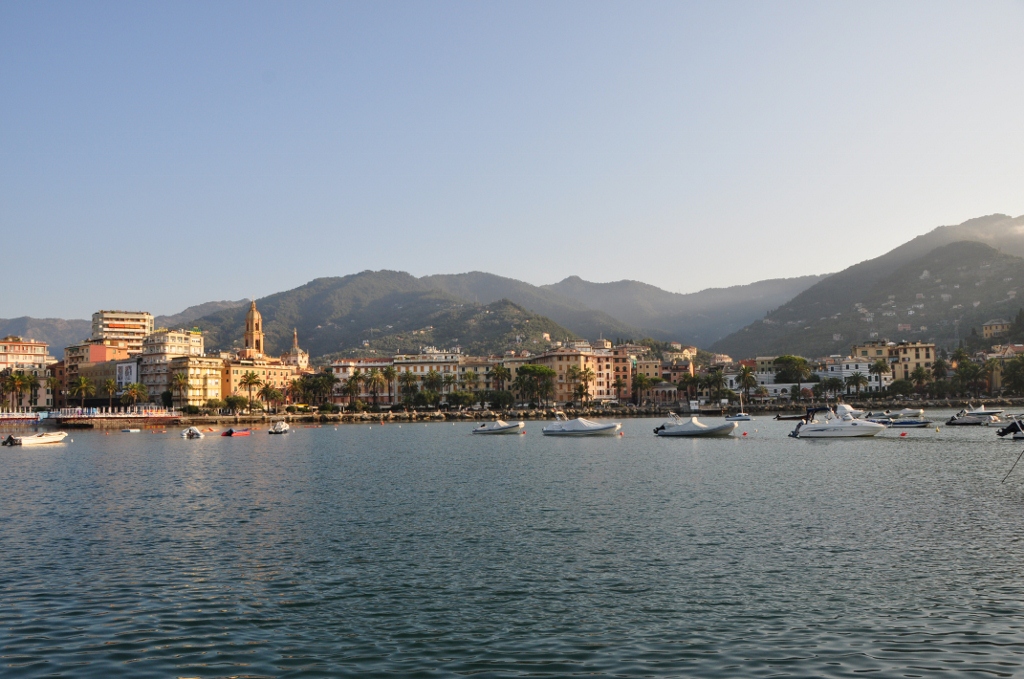 Citt&agrave; vista dal mare